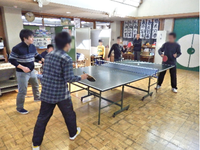 写真:卓球をしている様子