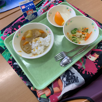 写真：1年生給食開始1