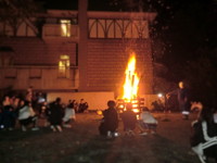 写真：キャンプファイヤー