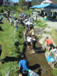 写真：鷹山ファミリー牧場（魚のつかみどり）