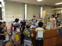 写真：学区域探検の様子