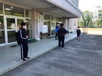 課題回収・配布及び教育相談の様子2