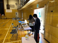 写真：課題回収・配布及び教育相談の様子12