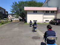 写真：課題回収・配布及び教育相談の様子15