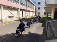 写真：課題回収・配布及び教育相談の様子18