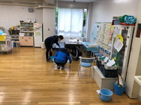 写真：校舎内の消毒作業の様子2