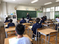 写真：1年B組（後半番号）登校日の様子3