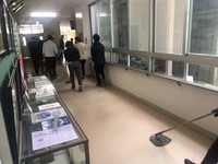 写真：下校後の消毒作業の様子2