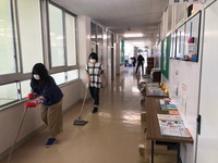 写真：消毒作業の様子1