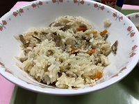 写真：鳥ごぼうご飯