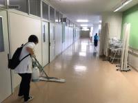 写真：消毒する様子1