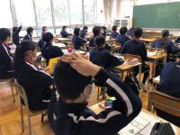 写真：定期考査のある教室の風2