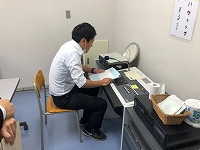 写真：放送の様子2