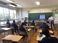 写真：少人数での授業の様子5