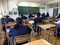 写真：少人数での授業の様子7