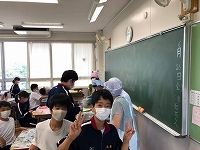 写真：配膳の様子1