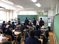 写真：配膳の様子2