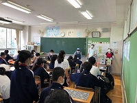 写真：配膳の様子3