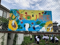 写真：雑草取りの様子1