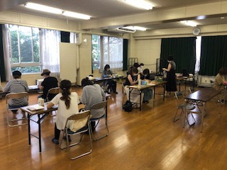 ベルマーク集計の様子