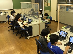 写真:プログラミング学習の様子1