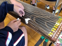 写真：琴の授業の様子3