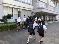 写真：あいさつ運動の様子1