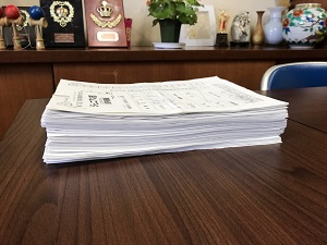 集まった俳句の書類