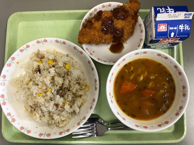 ・牛乳・チキンピラフ・白身魚のチーズフライ・カレースープ