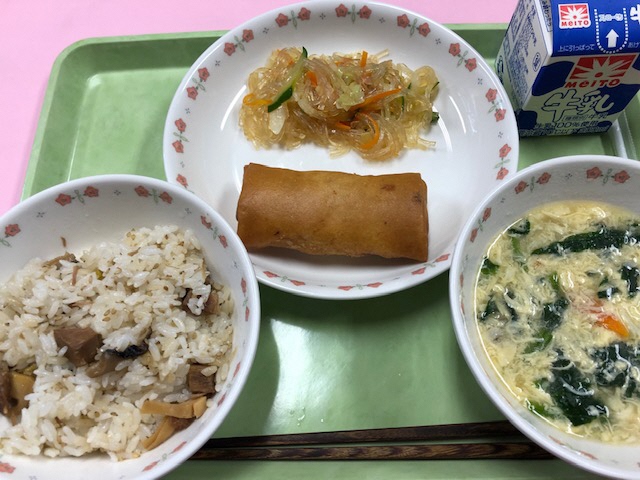 ・牛乳・中華おこわ・ポテチーズ春巻き・春雨サラダ・五目卵スープ