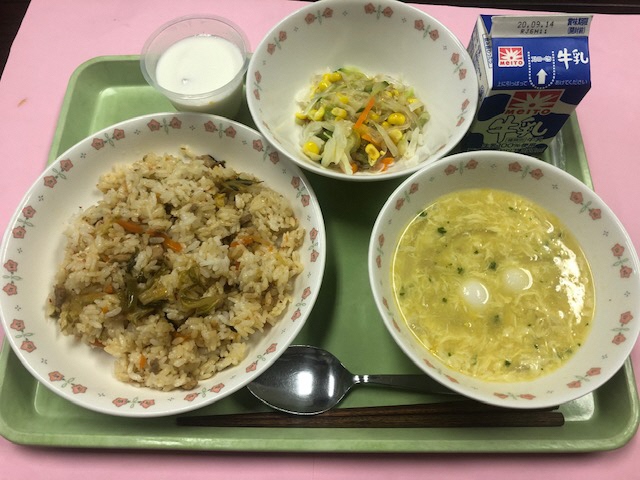 ・牛乳・キムチチャーハン・中華サラダ・中華卵コーンスープ・牛乳かん