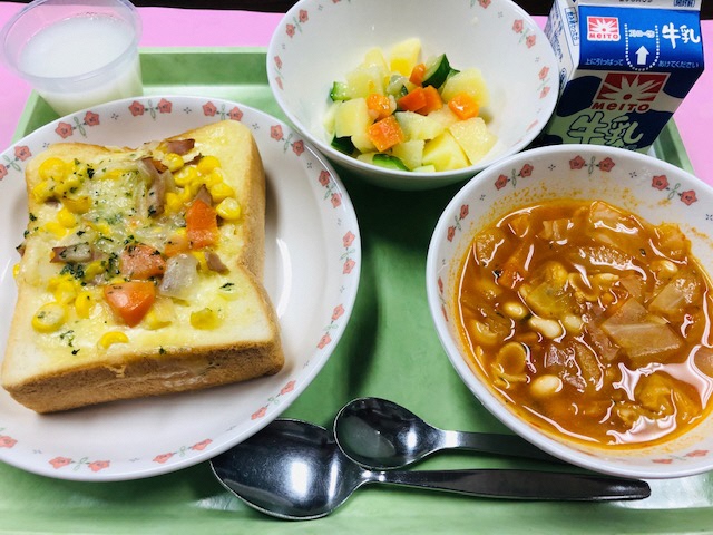・牛乳・チーズコーントースト・ポテトサラダ・ミネストローネ・サワーかん