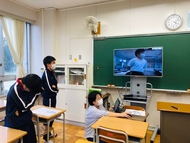 各教室で行います