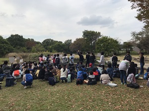 オリエンテーリング閉会式ゲームの様子