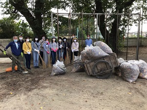 落ち葉拾いの集合写真