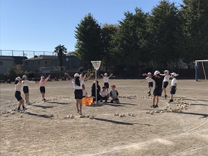 2年生玉入れの様子3枚目