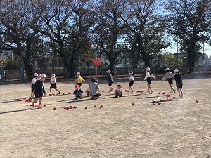 2年生玉入れの様子2枚目