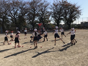 3年生玉入れの様子3枚目