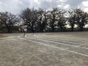 4年生80m走の様子
