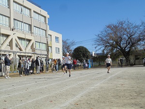 6年生徒競走の様子2枚目