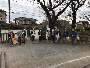 落ち葉はきボランティアの様子