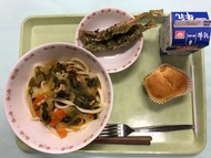 カレーうどん ししゃもの磯辺揚げ 柿と小豆のケーキ