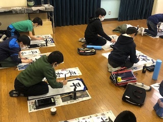 5年書初めの様子