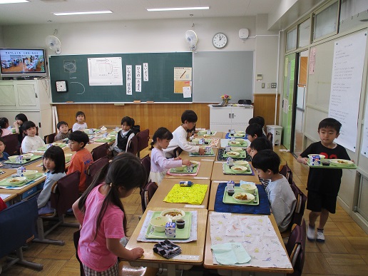 1年生 初めての給食