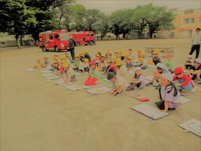 1、2年生 働く消防の写生会3