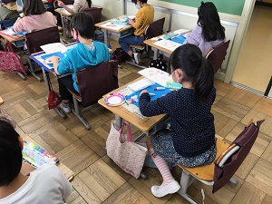 1年生図工の様子