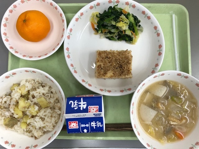 牛乳 さつま芋ご飯