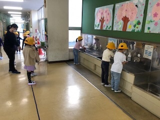 1年生の手洗いの様子