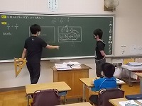 写真：6年生算数の授業の様子1