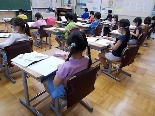 写真：1年1組の様子